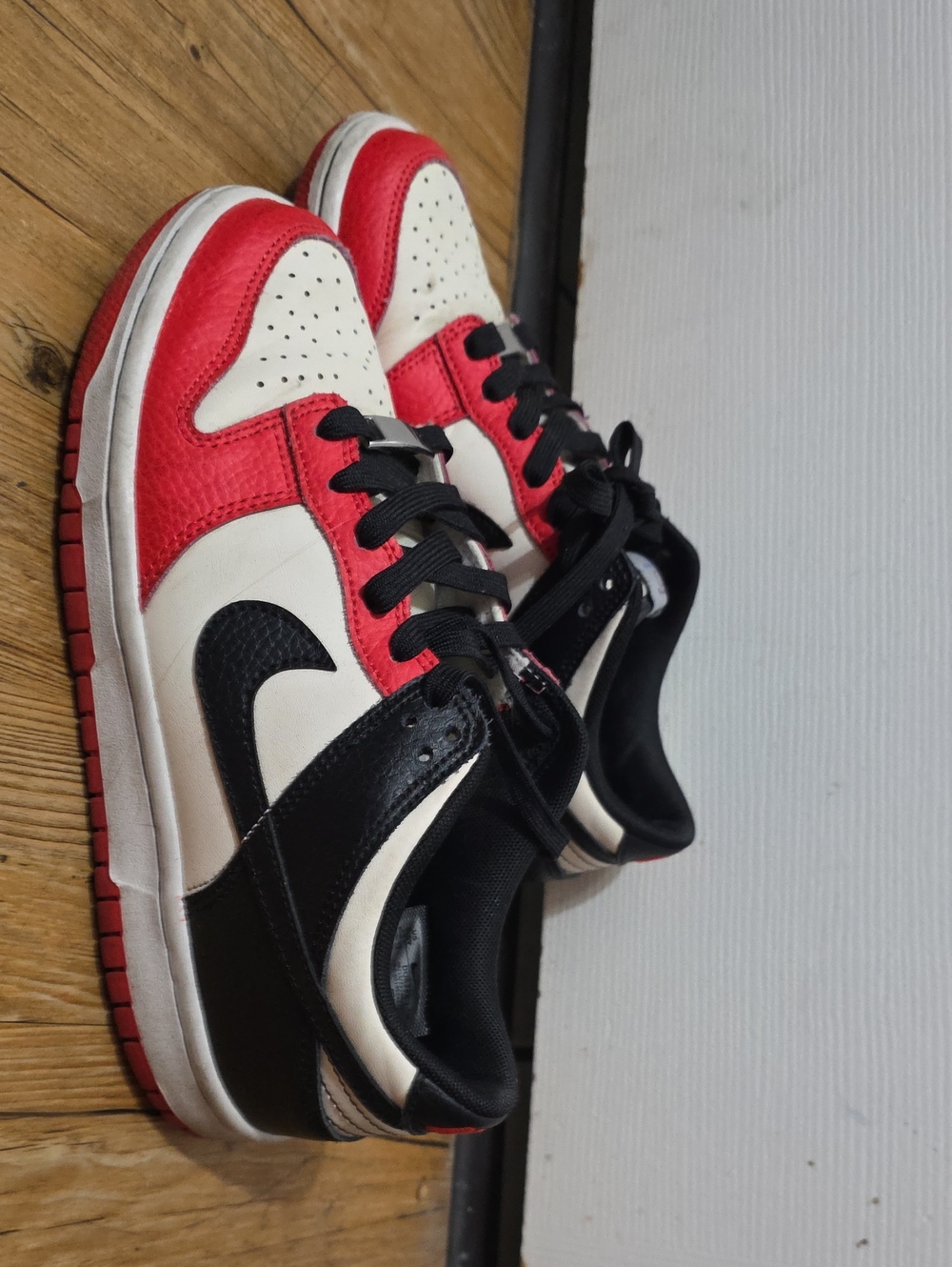 Nike Kids Black, Red & White Low Top Sneakers